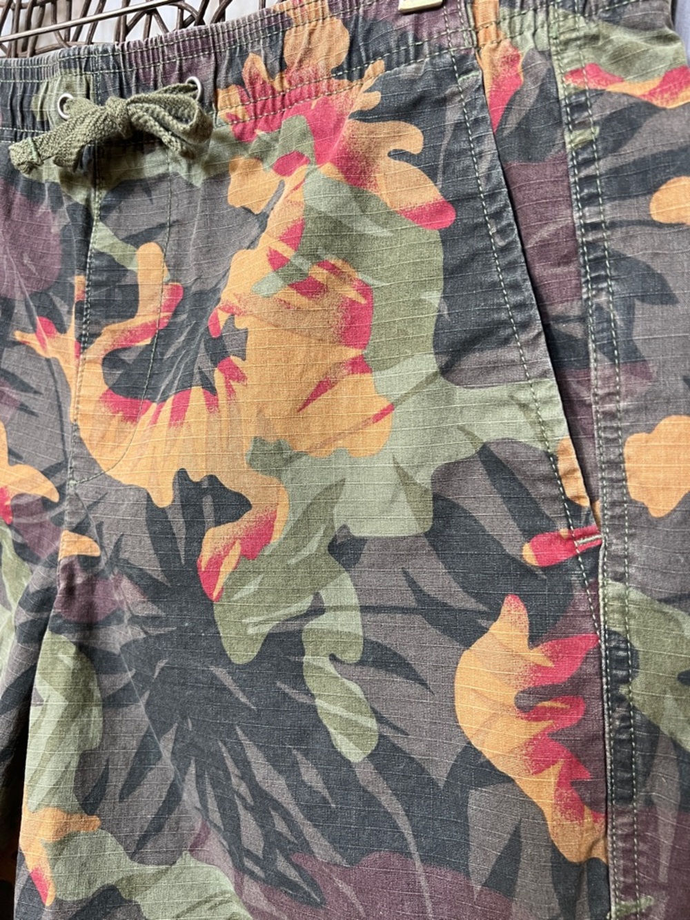 Gapflex 7.5” Easy Jogger Shorts floral tropical camo, Brown Red Green Tan Mens M - Picture 2 of 9